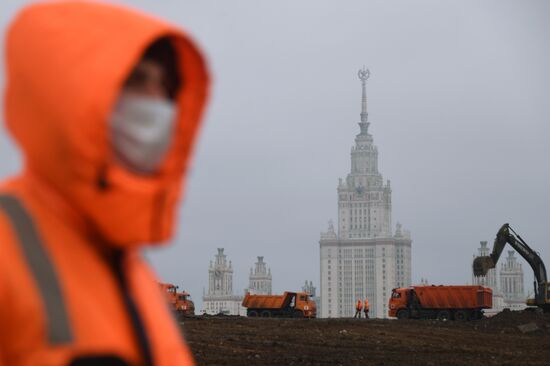 Закладка камня в основание здания научно-технологической долины МГУ 