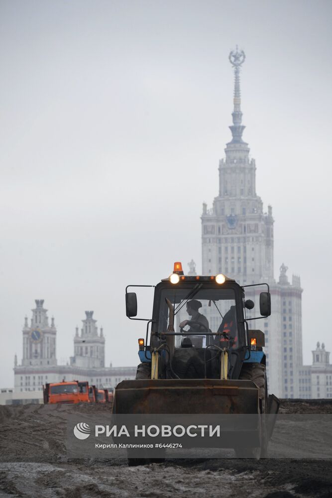 Закладка камня в основание здания научно-технологической долины МГУ 