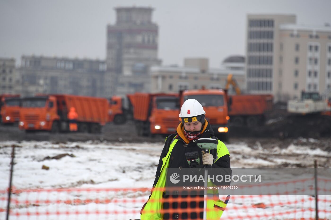 Закладка камня в основание здания научно-технологической долины МГУ 