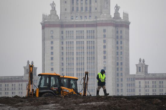 Закладка камня в основание здания научно-технологической долины МГУ 