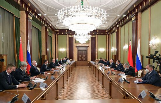 Премьер-министр РФ М. Мишустин встретился с премьер-министром Белоруссии Р. Головченко