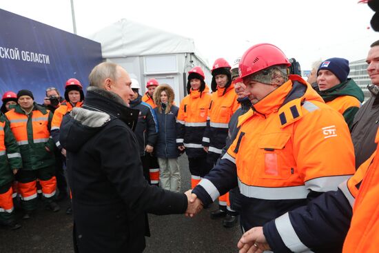 Президент РФ В. Путин принял участие в церемонии открытия транспортной развязки в Химках