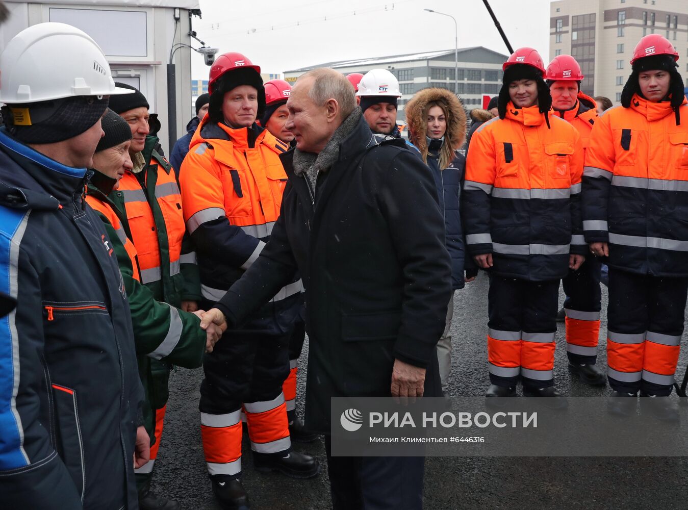 Президент РФ В. Путин принял участие в церемонии открытия транспортной развязки в Химках