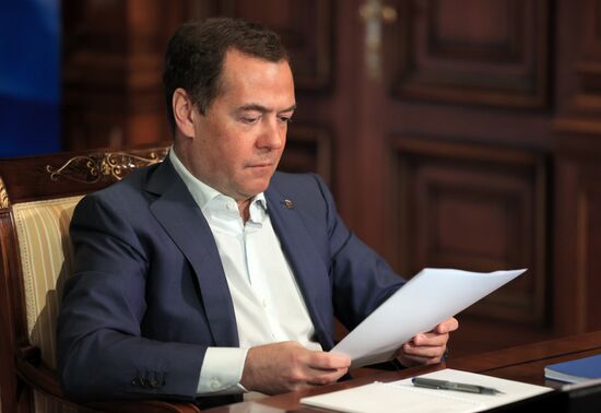 Зампреда Совбеза РФ, председатель "Единой России" Д. Медведев выступил на социальном онлайн-форуме ЕР