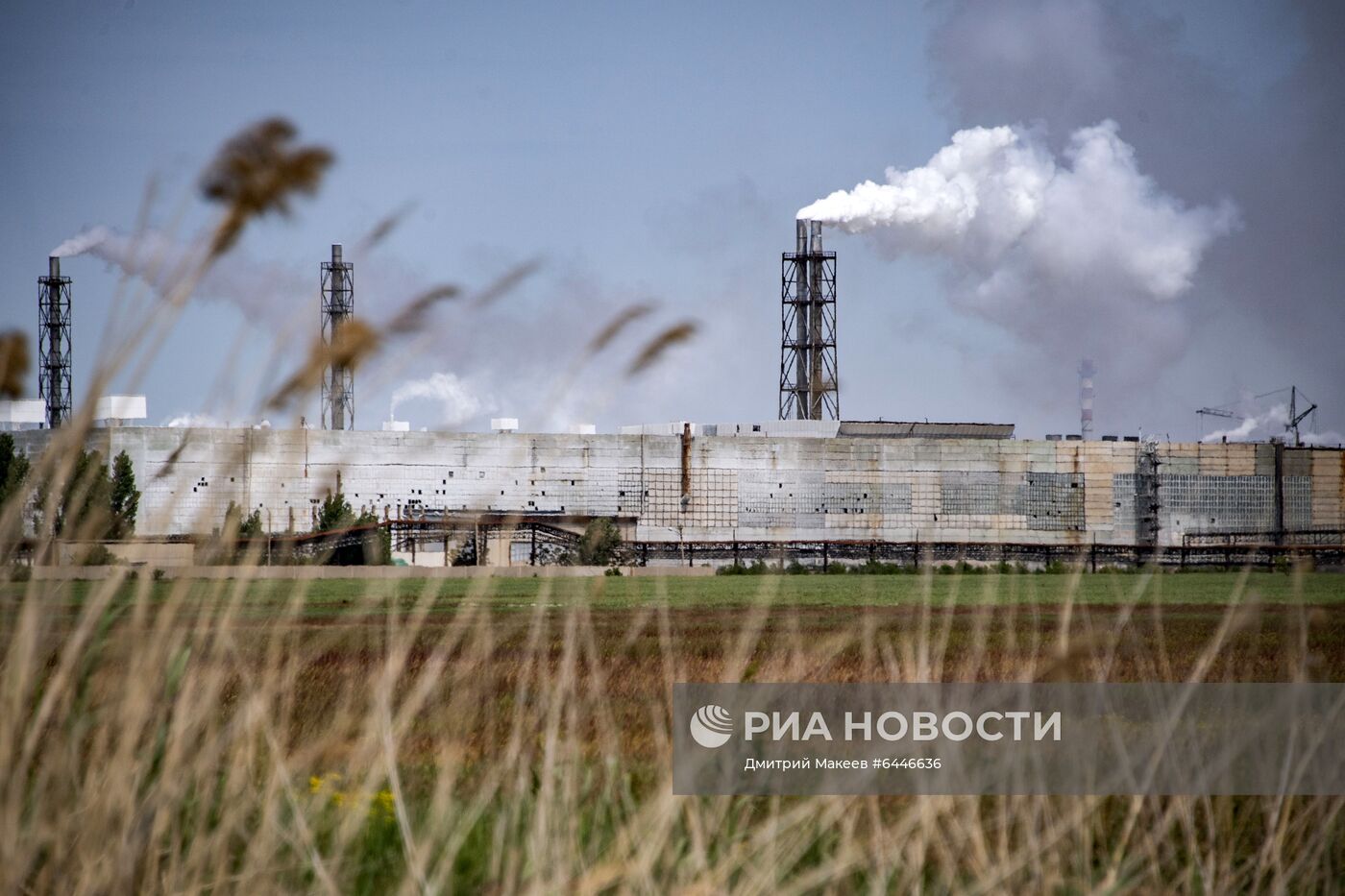 Завод "Крымский титан"