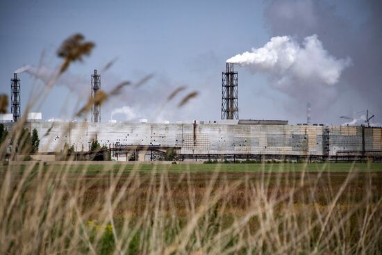 Завод "Крымский титан"