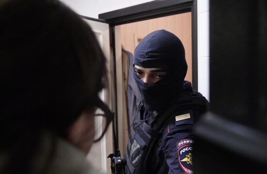Ситуация у дома в Москве, где находится квартира Ю. Навальной