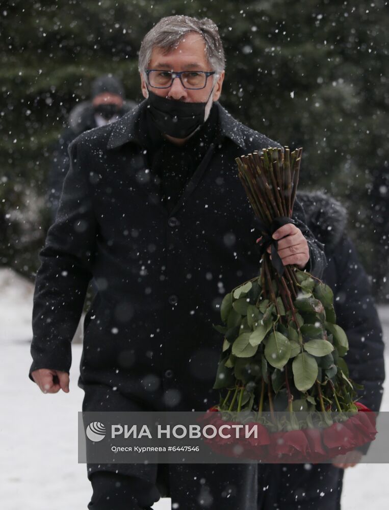 Прощание с бывшим вице-премьером РФ С. Приходько в Москве