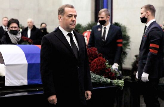 Прощание с бывшим вице-премьером РФ С. Приходько в Москве