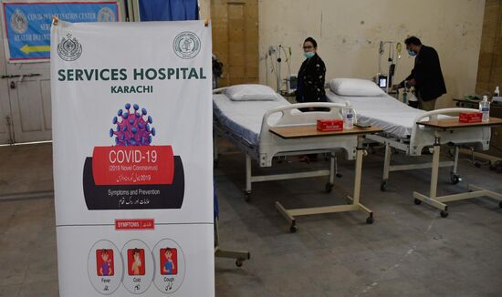 Открытие первого центра вакцинации от коронавируса в Карачи