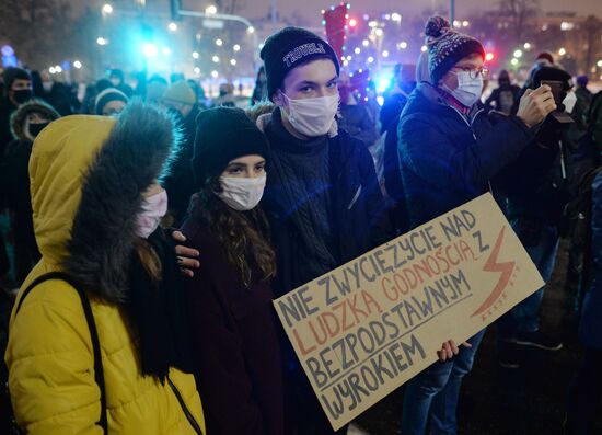 Акция против запрета абортов в Варшаве