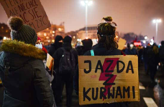 Акция против запрета абортов в Варшаве