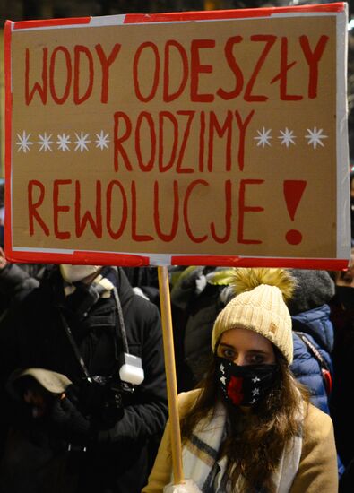 Акция против запрета абортов в Варшаве