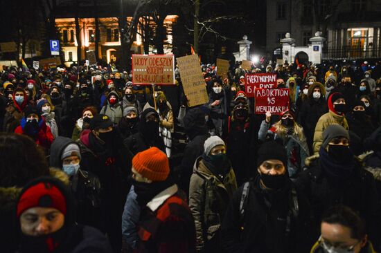 Акция против запрета абортов в Варшаве