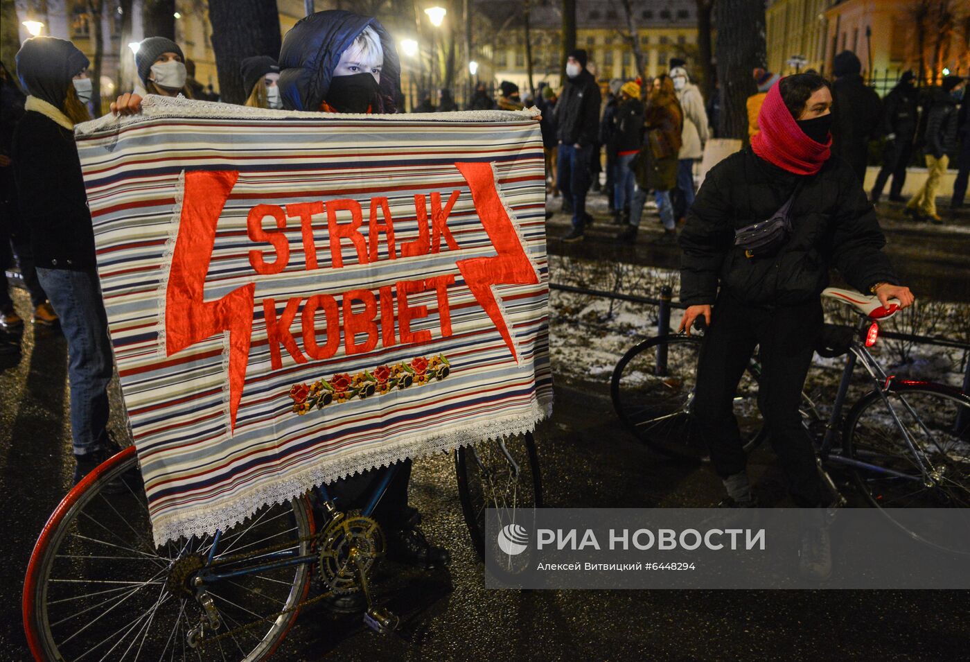 Акция против запрета абортов в Варшаве