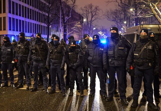 Акция против запрета абортов в Варшаве