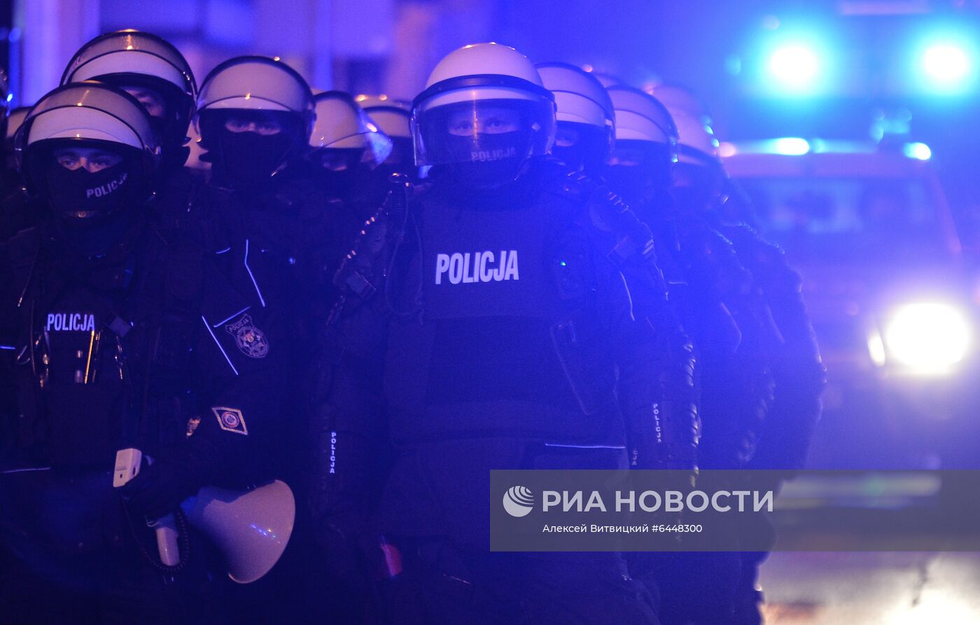 Акция против запрета абортов в Варшаве