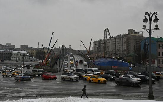 Реставрация Большого Каменного моста