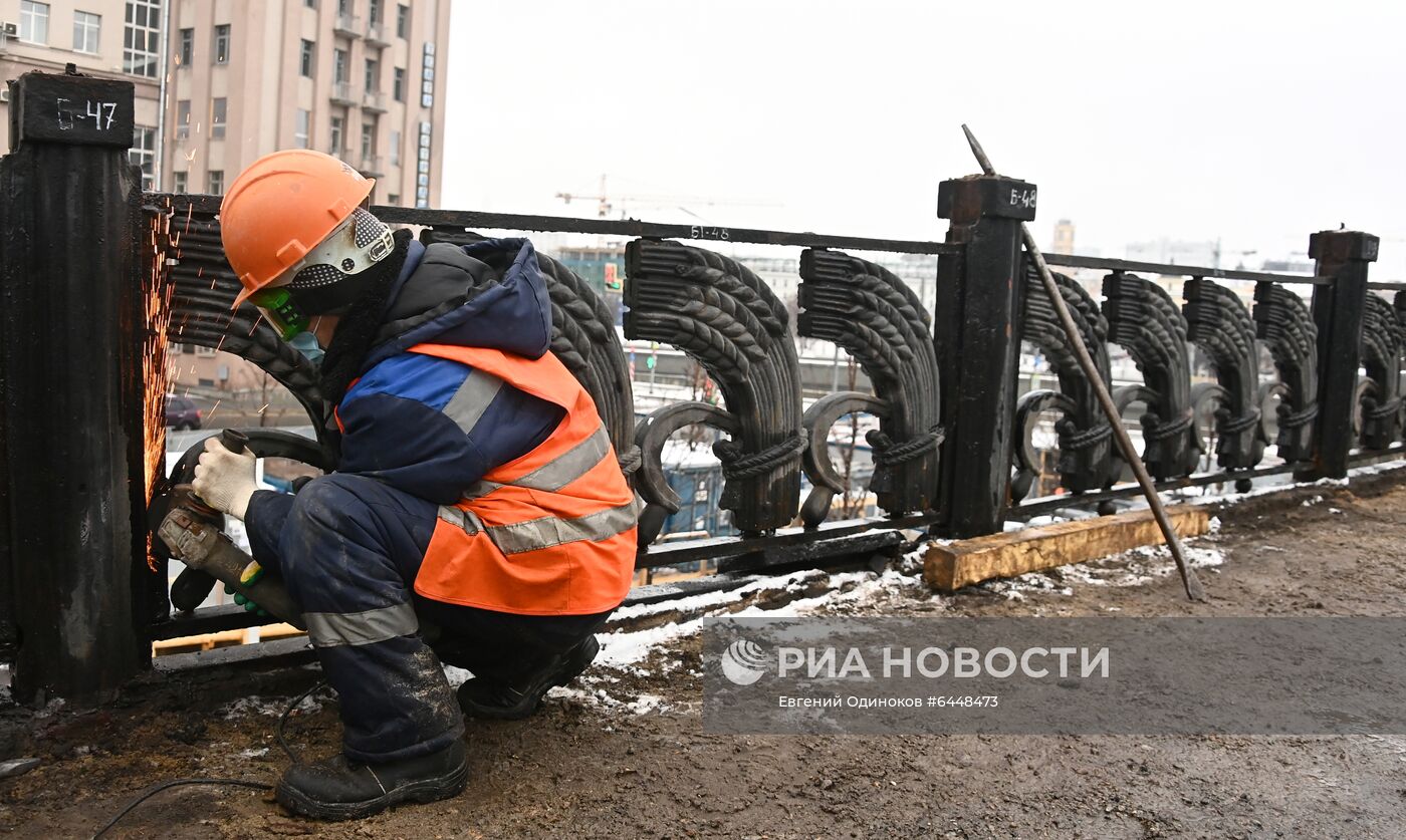 Реставрация Большого Каменного моста