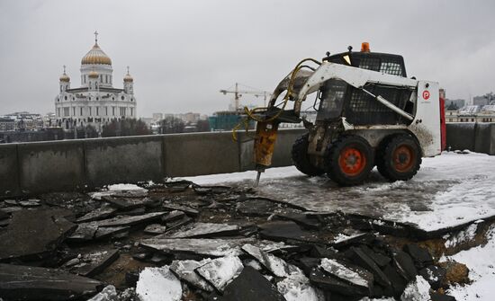 Реставрация Большого Каменного моста