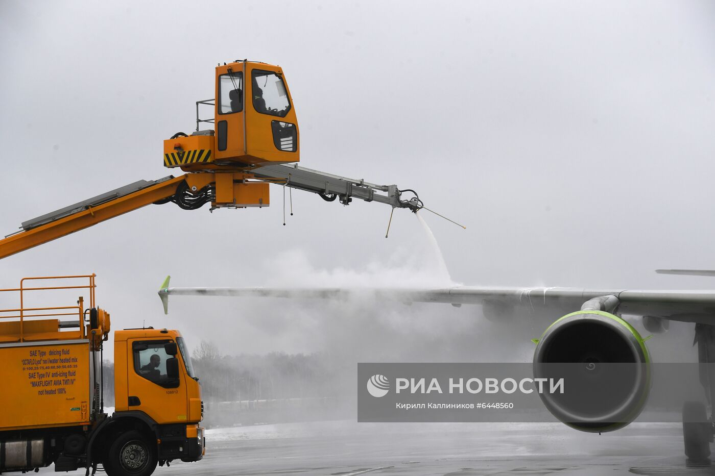 Работа аэродромных служб в аэропорту Домодедово