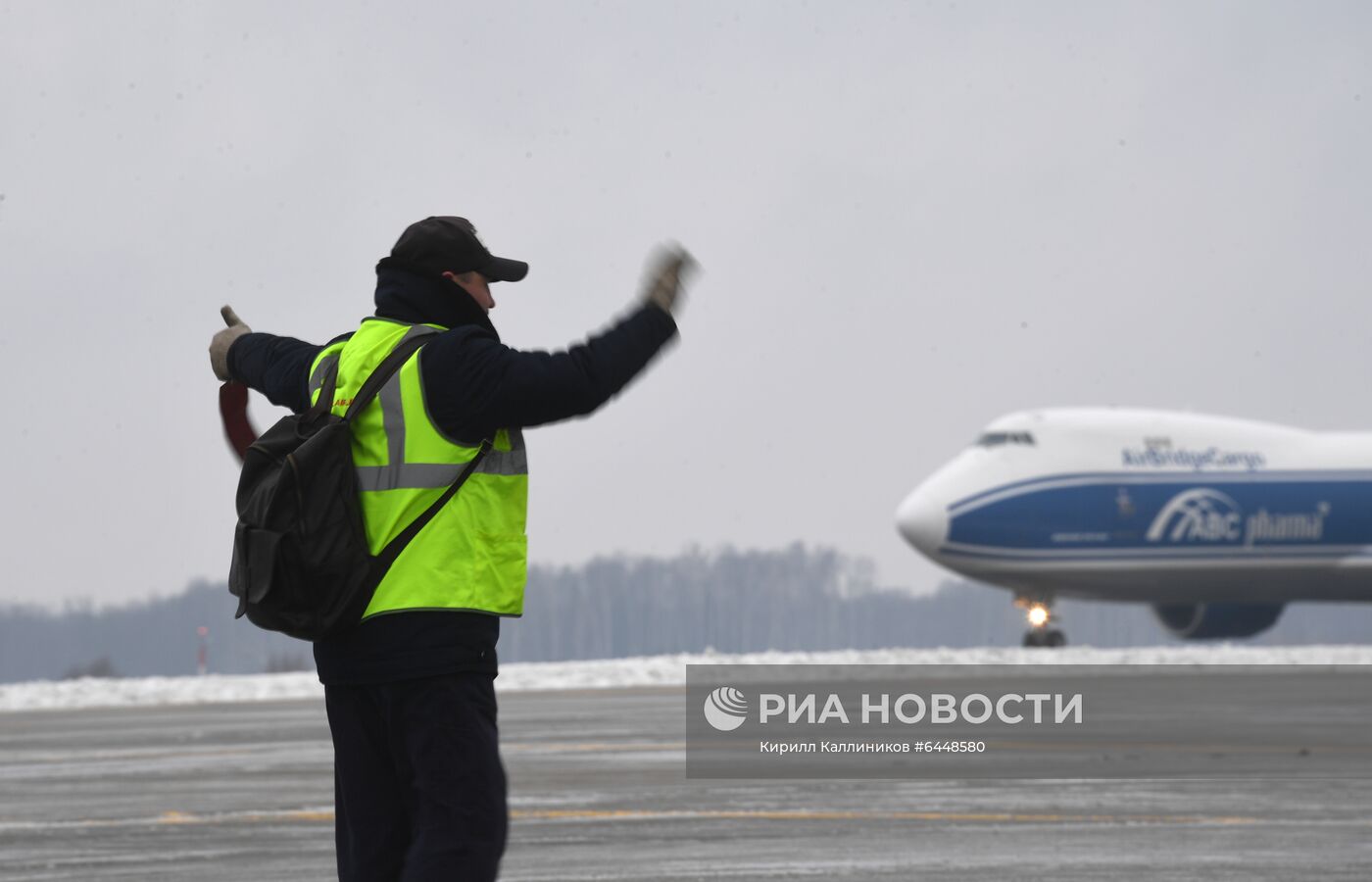 Работа аэродромных служб в аэропорту Домодедово