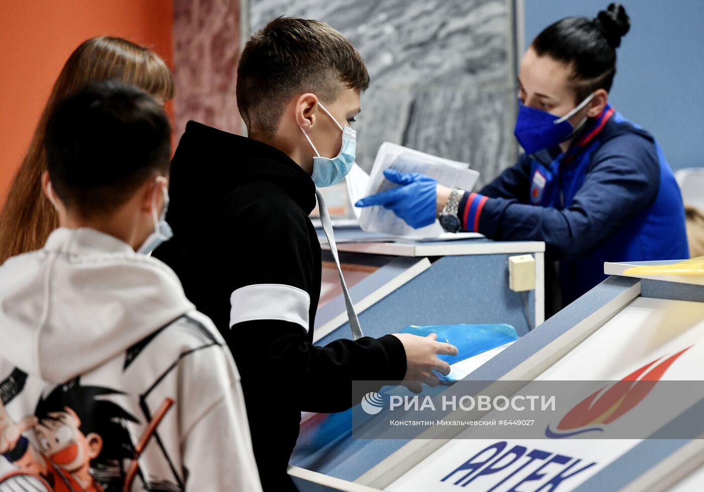 Заезд детей из регионов в лагерь "Артек"