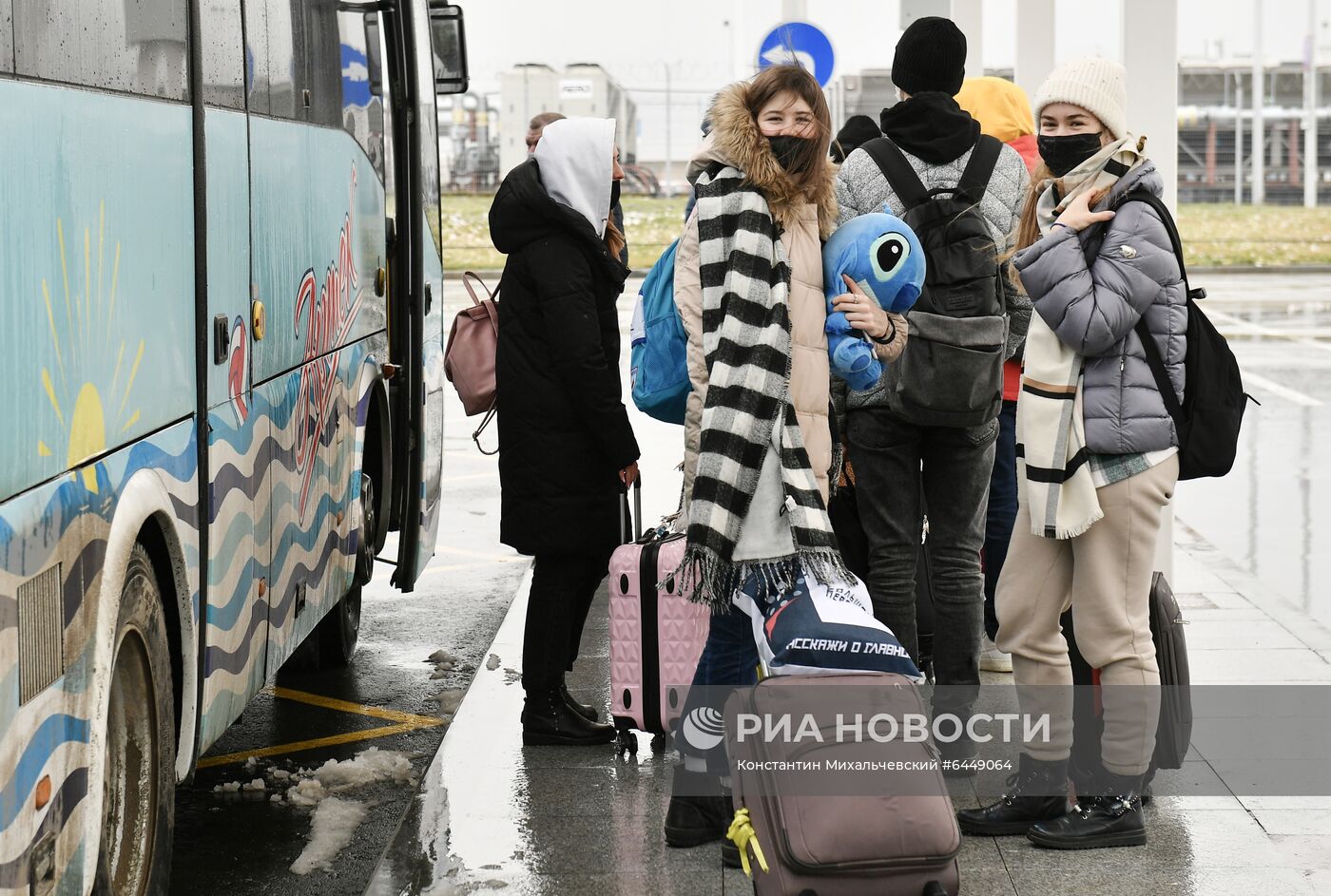 Заезд детей из регионов в лагерь "Артек"