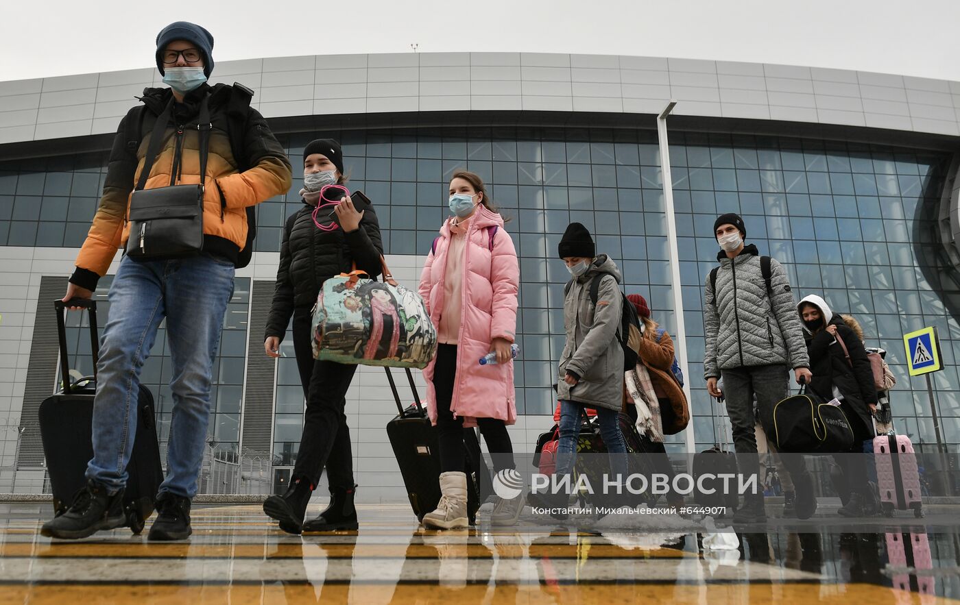 Заезд детей из регионов в лагерь "Артек"