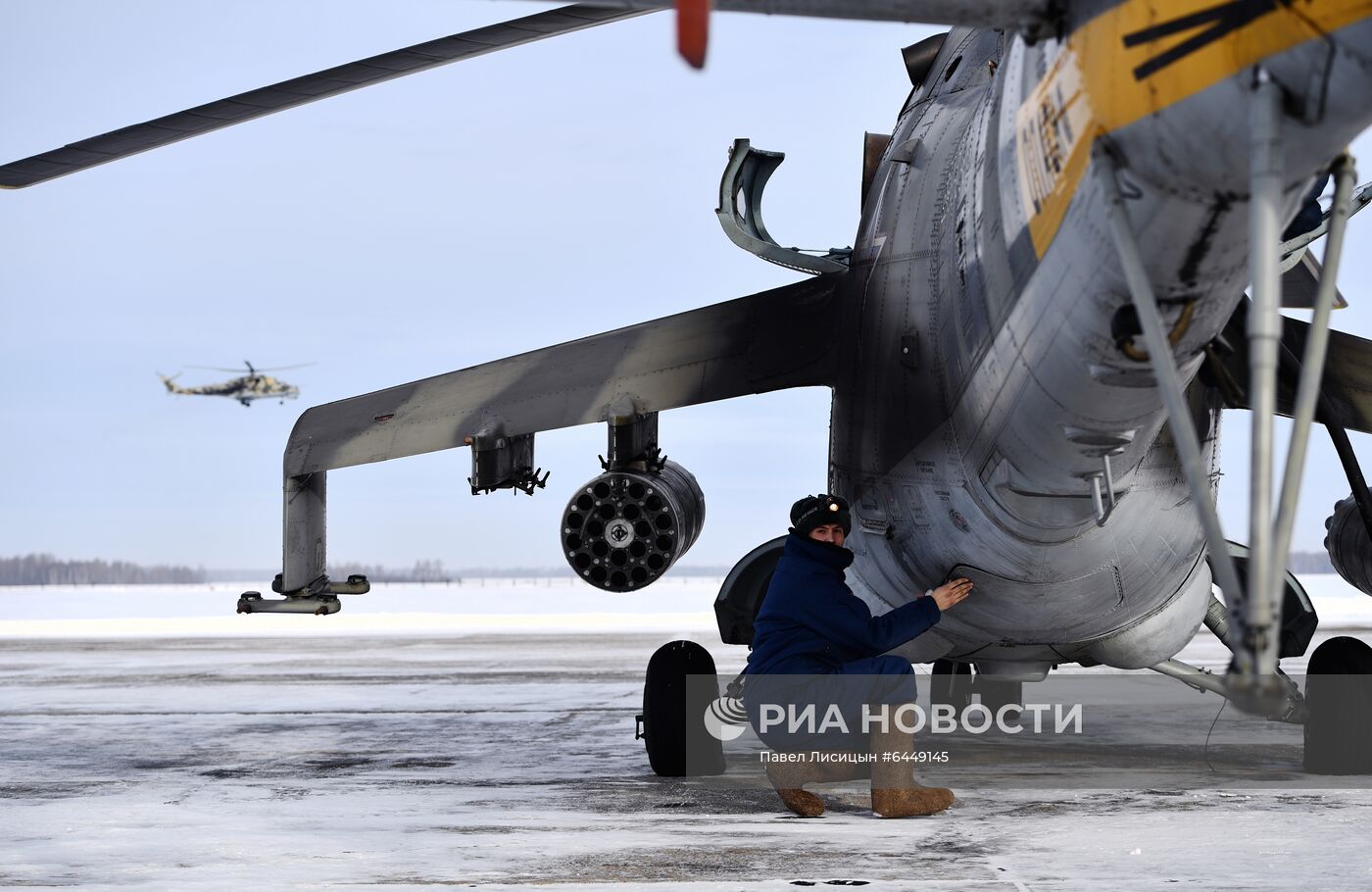 Тренировочные полеты на вертолетах летчиков ЦВО