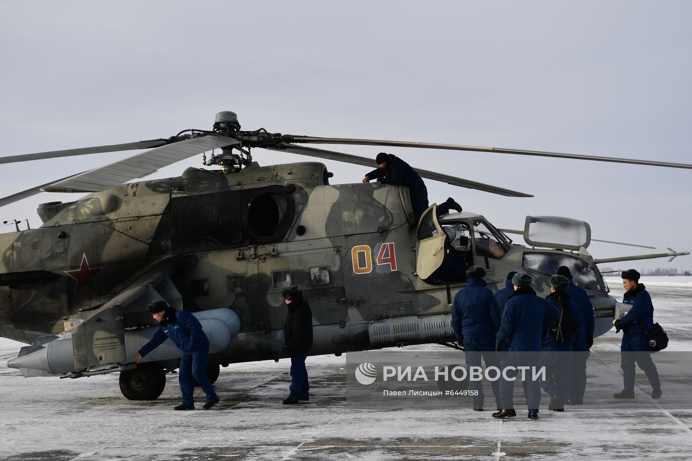 Тренировочные полеты на вертолетах летчиков ЦВО