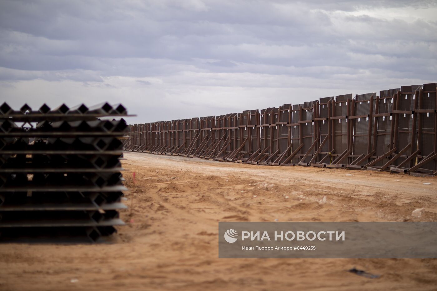 Дж. Байден остановил строительство стены на границе с Мексикой