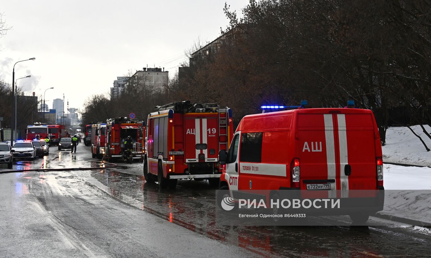 Пожар в промышленной зоне в Москве
