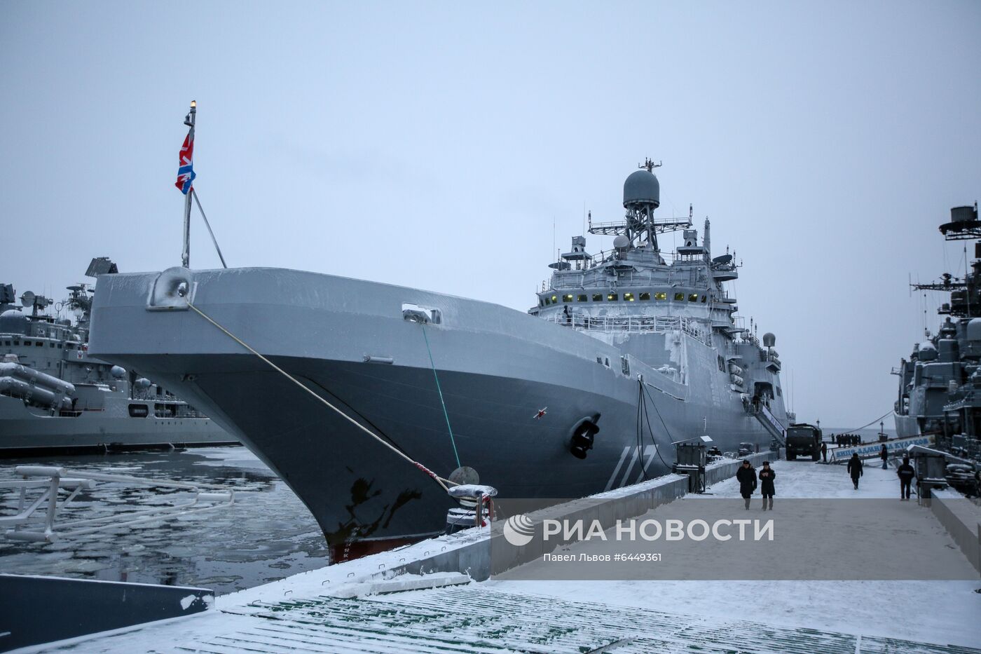 Большой десантный корабль "Пётр Моргунов" пришел в Североморск