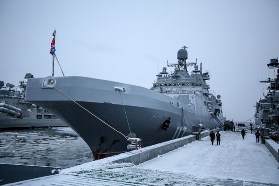 Большой десантный корабль "Пётр Моргунов" пришел в Североморск
