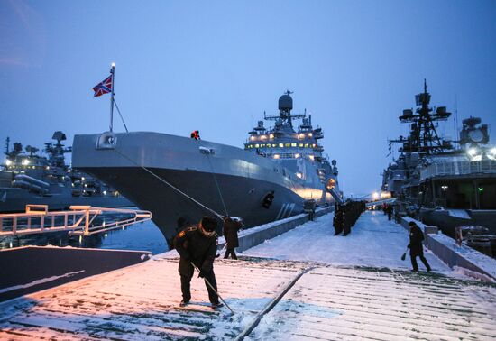 Большой десантный корабль "Пётр Моргунов" пришел в Североморск