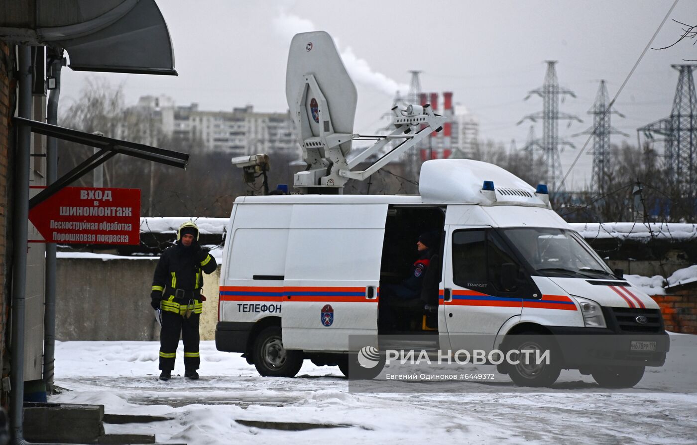 Пожар в промышленной зоне в Москве