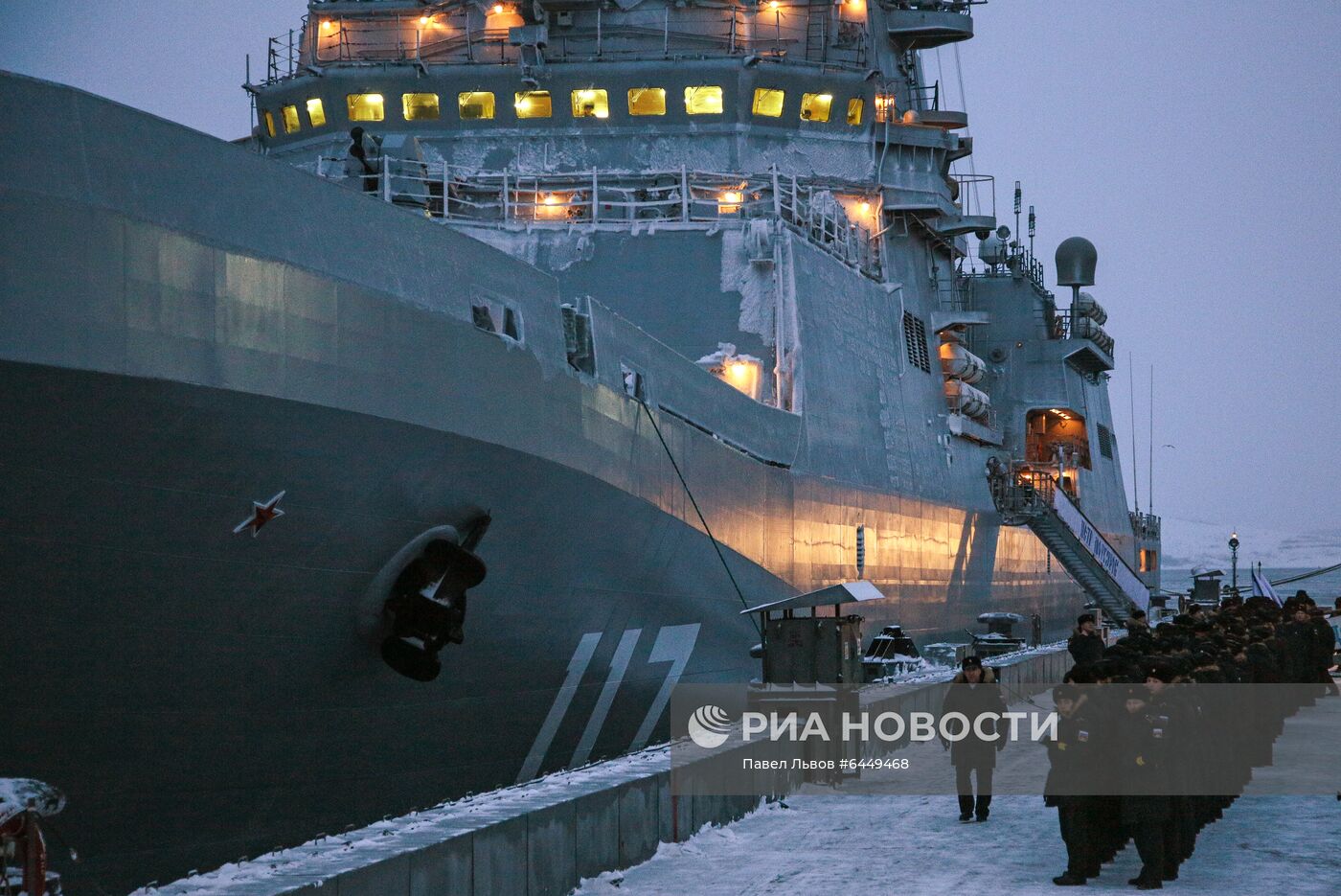 Большой десантный корабль "Пётр Моргунов" пришел в Североморск