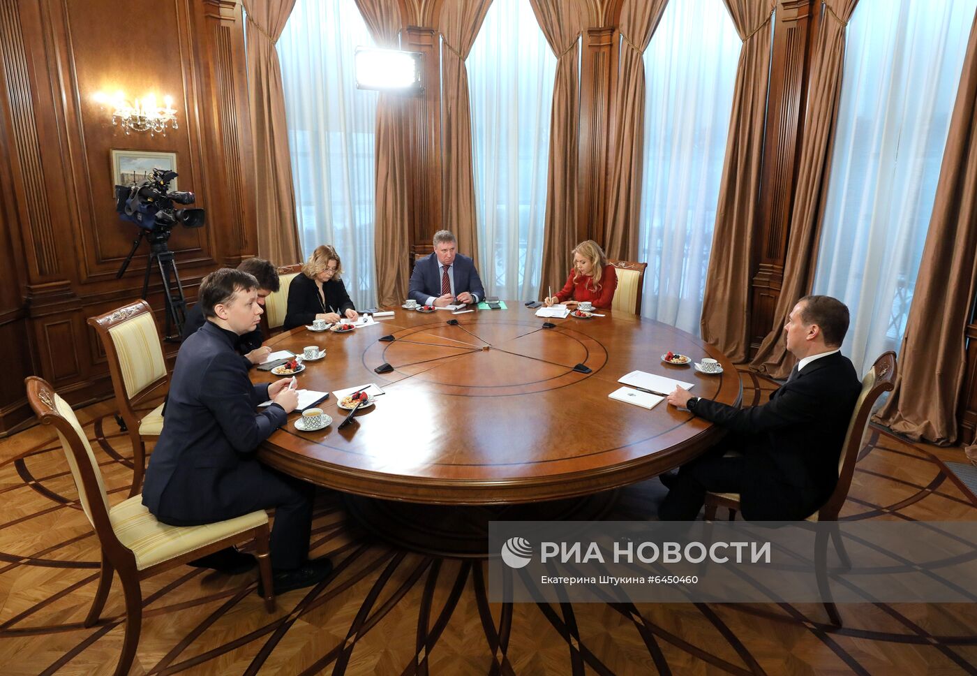 Заместитель председателя Совбеза РФ Д. Медведев дал интервью российским СМИ