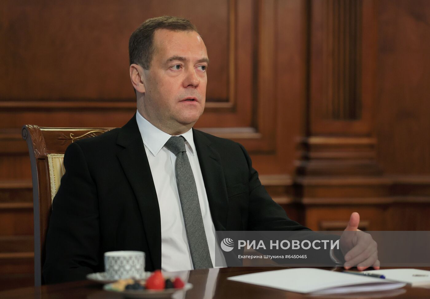 Заместитель председателя Совбеза РФ Д. Медведев дал интервью российским СМИ