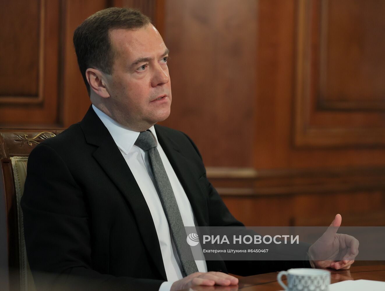 Заместитель председателя Совбеза РФ Д. Медведев дал интервью российским СМИ
