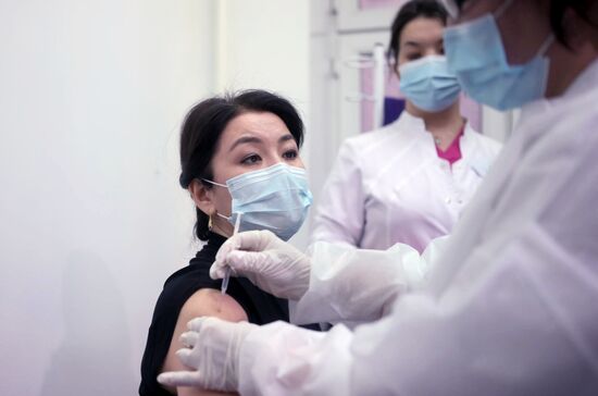 Старт вакцинации от коронавируса в Казахстане