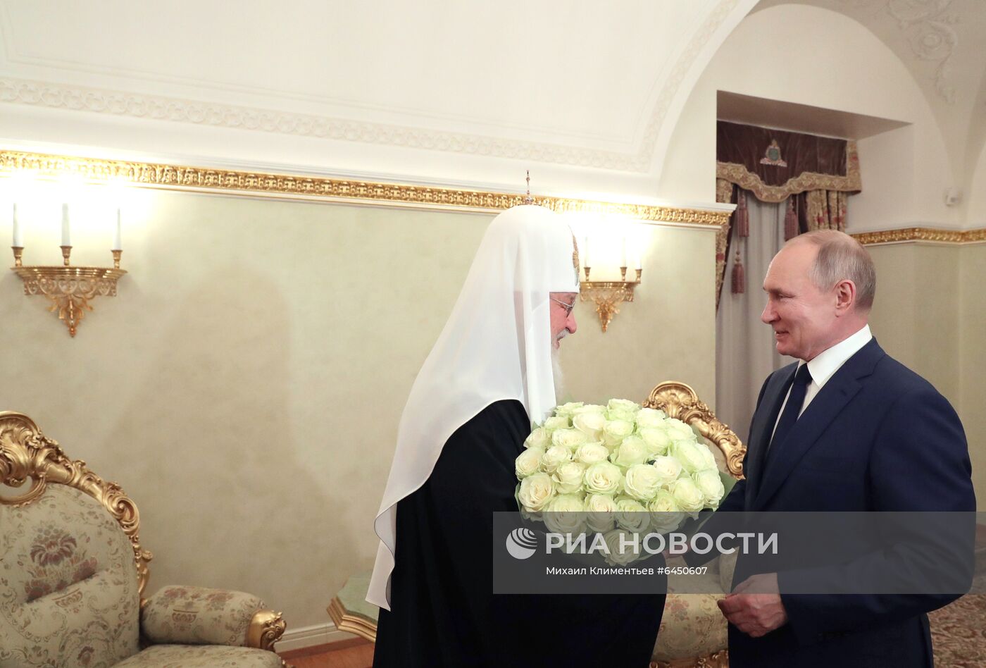 Президент РФ В. Путин поздравил патриарха Кирилла с 12-й годовщиной интронизации