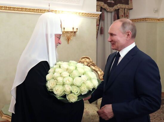 Президент РФ В. Путин поздравил патриарха Кирилла с 12-й годовщиной интронизации