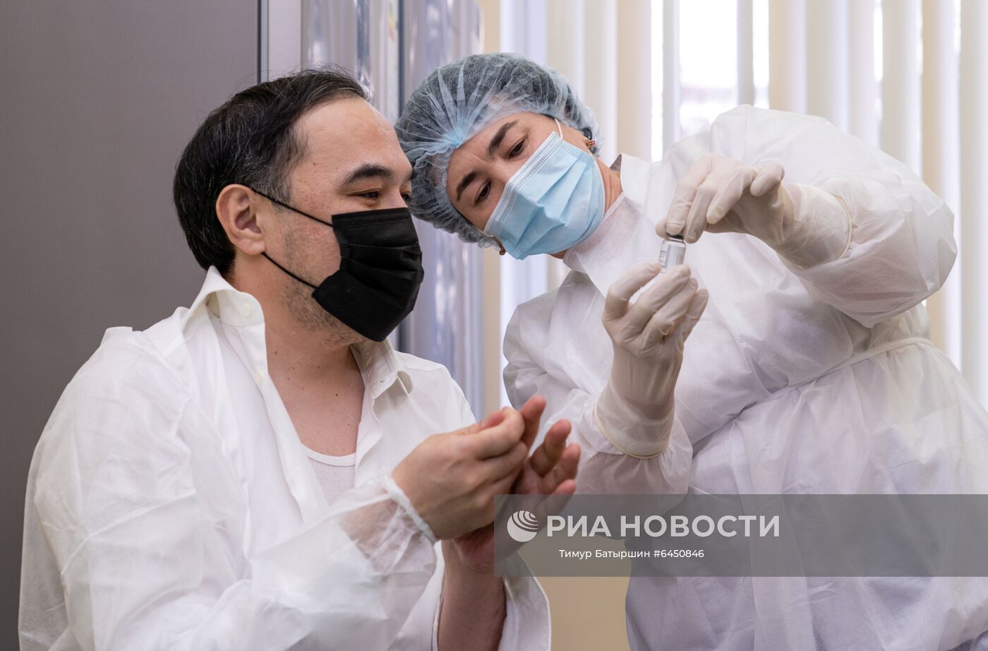 Старт вакцинации от коронавируса в Казахстане