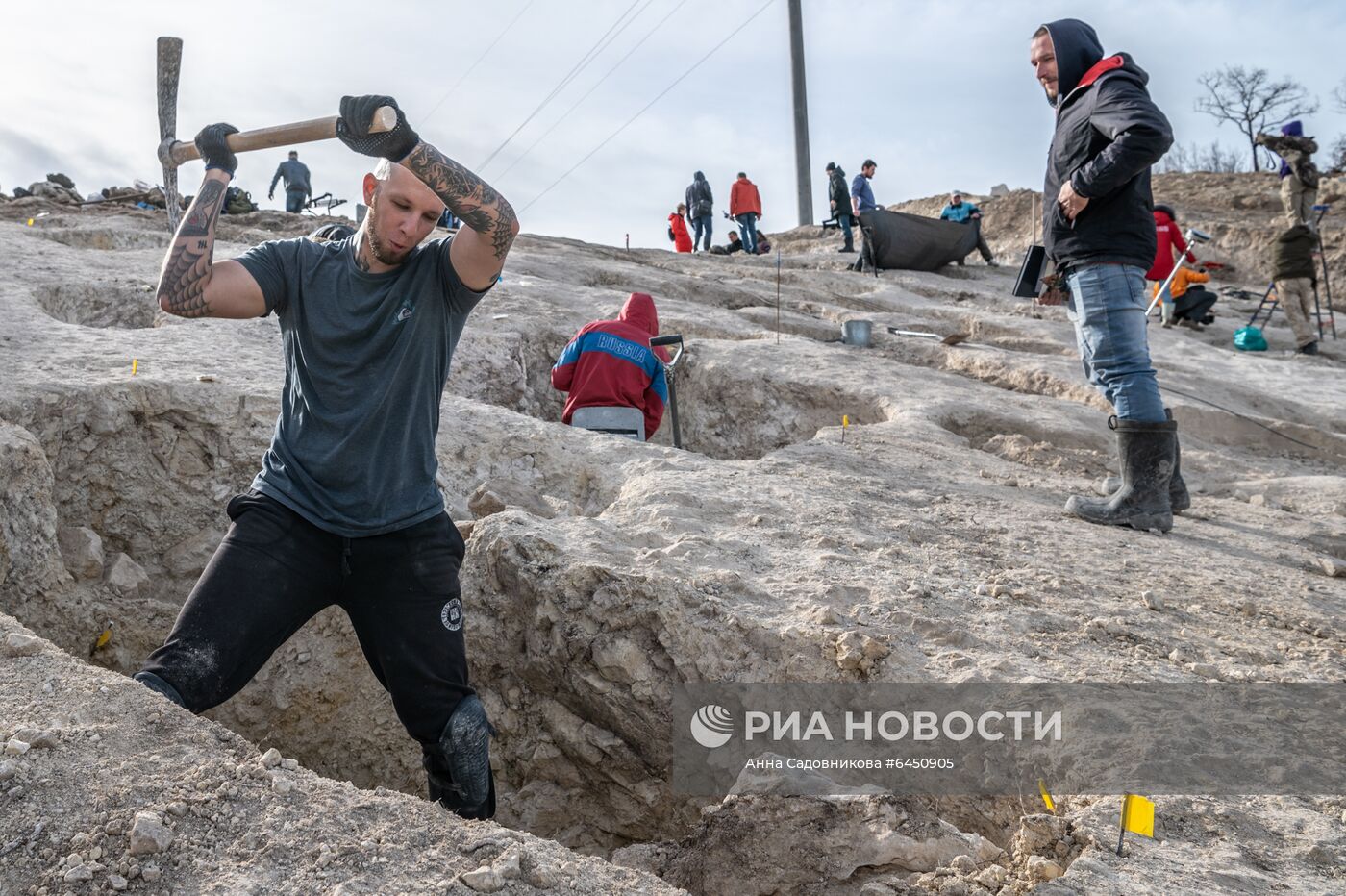 В Крыму обнаружили некрополь римского времени с антропоморфными надгробьями и стелами