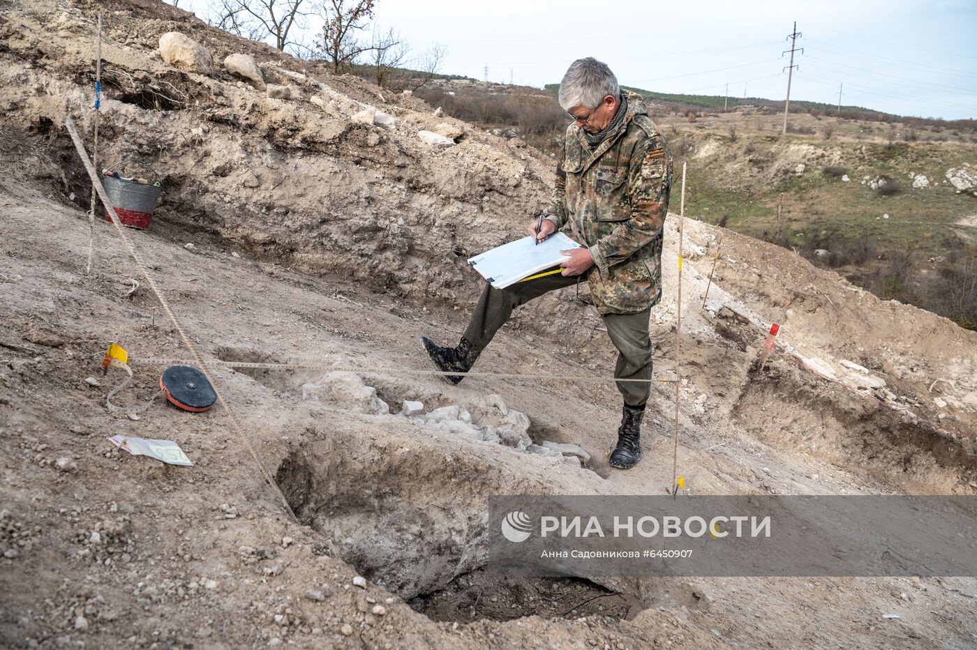 В Крыму обнаружили некрополь римского времени с антропоморфными надгробьями и стелами