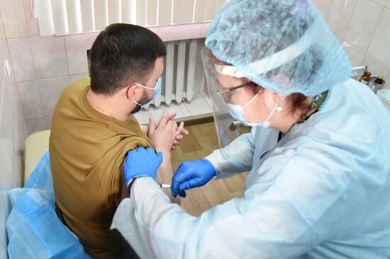 Старт вакцинации от коронавируса в ДНР и ЛНР