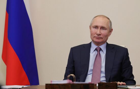 Президент РФ В. Путин провел встречу с лауреатами конкурса "Учитель года"
