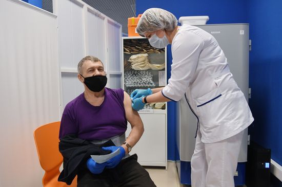 Вакцинация от COVID-19 в торговых центрах Москвы